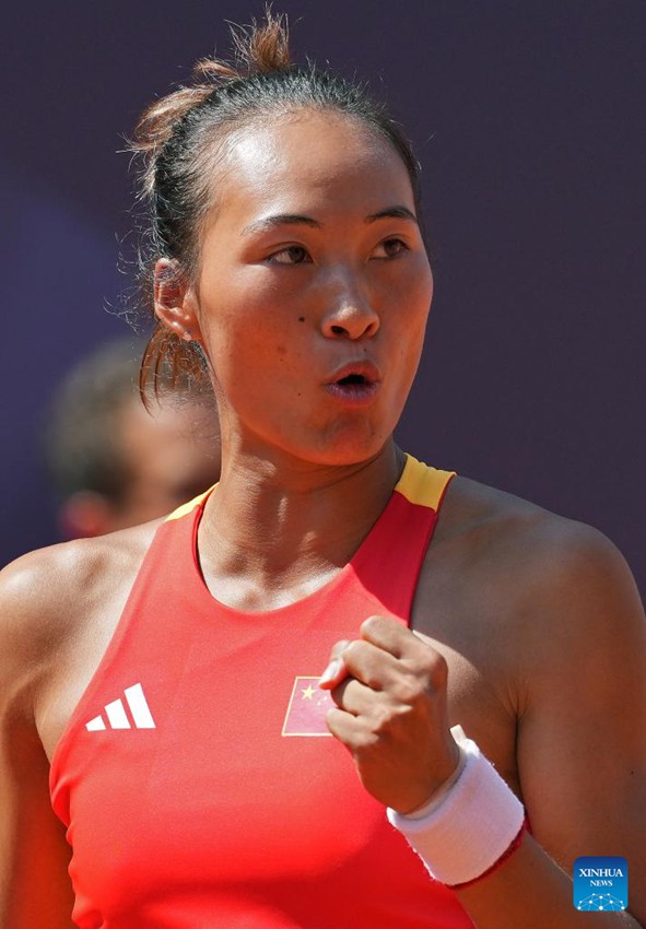 La cinese Zheng Qinwen scrive la storia raggiungendo la finale olimpica di tennis