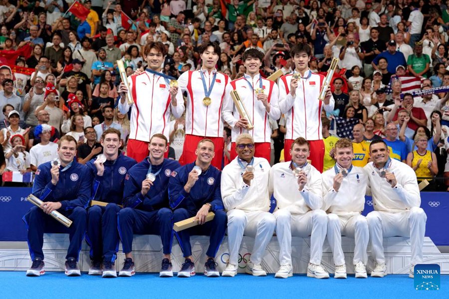 Parigi 2024: La Cina vince l'oro nella staffetta 4x100m misti maschile di nuoto