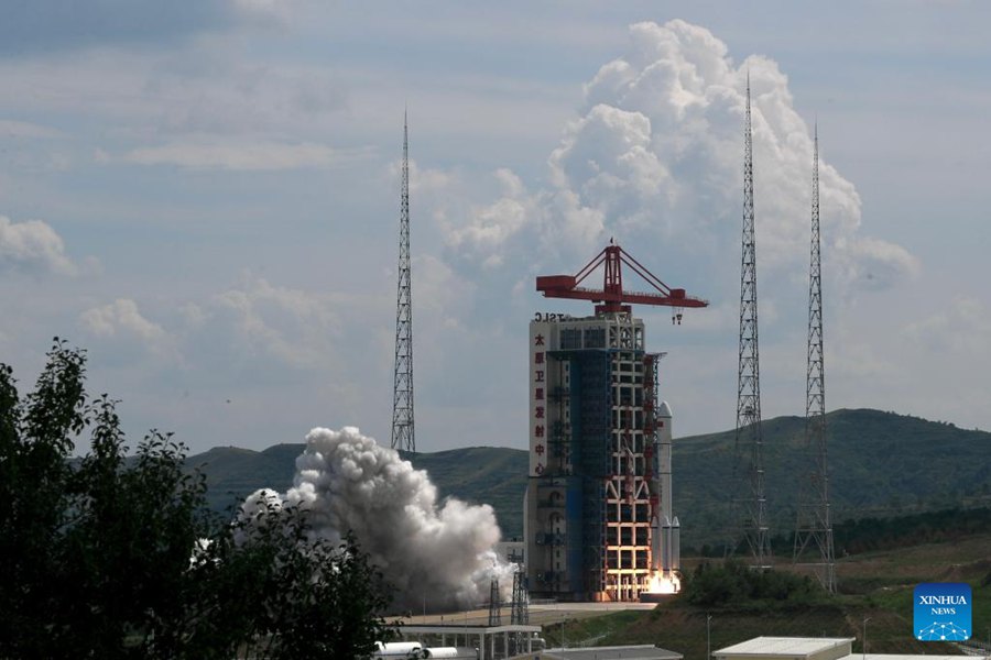 La Cina lancia con successo un nuovo gruppo di satelliti