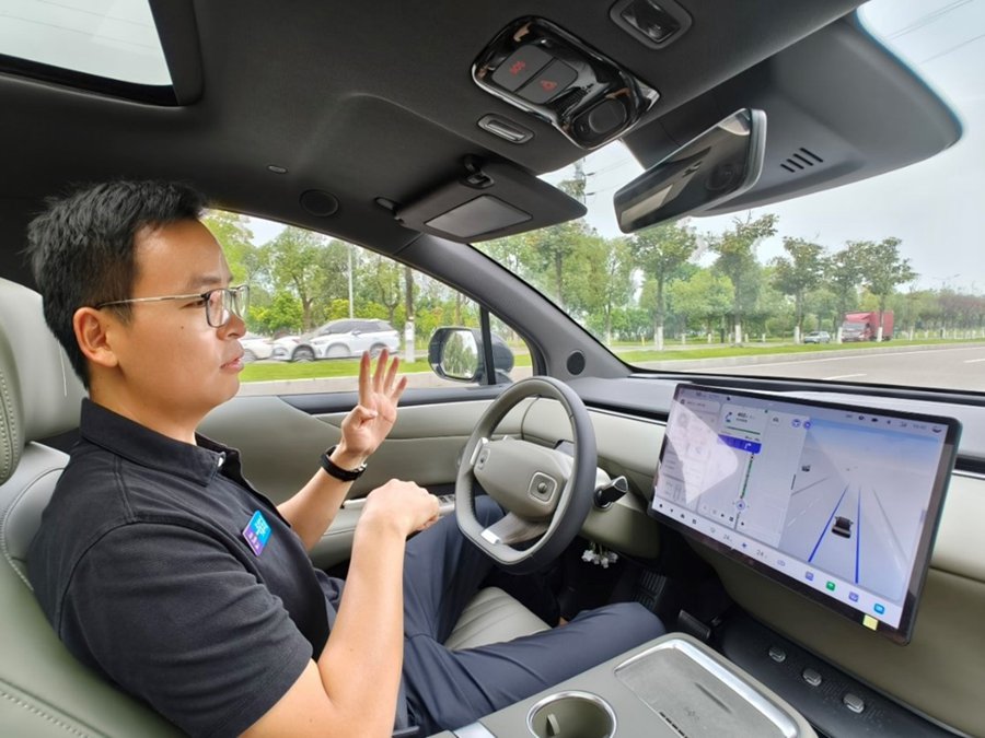 Dou Jian, 37 anni, vice ingegnere capo per qualità del software presso la casa automobilistica cinese Changan. (Quotidiano del Popolo Online/Hu Hong)