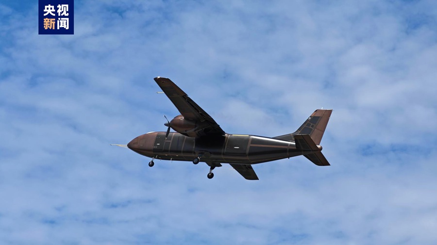 Il più grande aereo da trasporto senza pilota della Cina completa il volo inaugurale