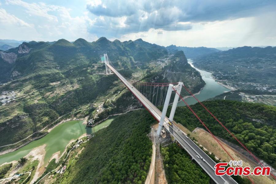 Guizhou, costruzione del grande ponte sul fiume Tongzi prossima al completamento