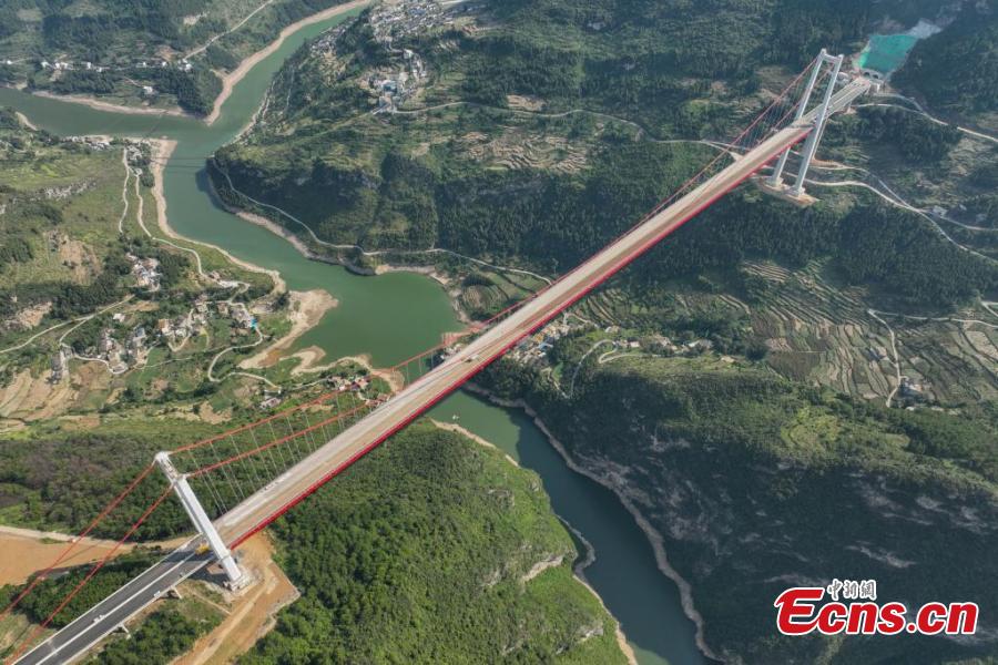 Guizhou, costruzione del grande ponte sul fiume Tongzi prossima al completamento