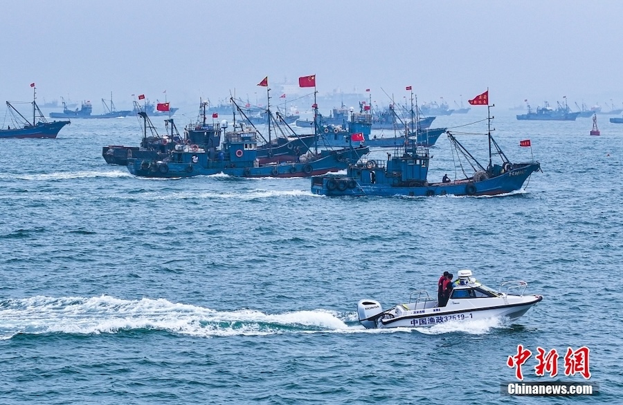 La chiusura?del?periodo di divieto di?pesca nel Mar Giallo e nel Mare di Bohai, migliaia di navi sul mare?da?Rongcheng?nella provincia dello Shandong