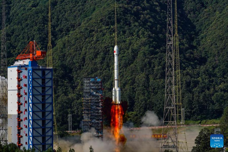 Il 59° e il 60° satellite del sistema BeiDou vengono lanciati alle 9:14 (ora di Beijing) da un razzo vettore Long March-3B e dallo stadio superiore Yuanzheng-1 (Expedition-1) agganciato al razzo vettore dal centro di lancio satellitare di Xichang nella provincia sud-occidentale cinese del Sichuan. (19 settembre 2024 - Xinhua/Yang Xi)