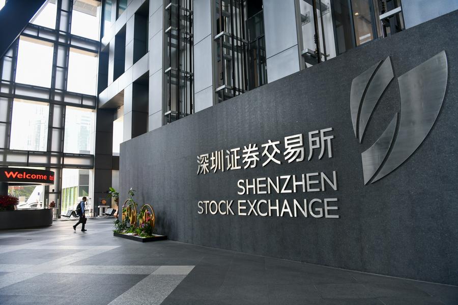 La Borsa di Shenzhen, nella provincia meridionale cinese del Guangdong. (8 ottobre 2024 - Xinhua/Liang Xu)