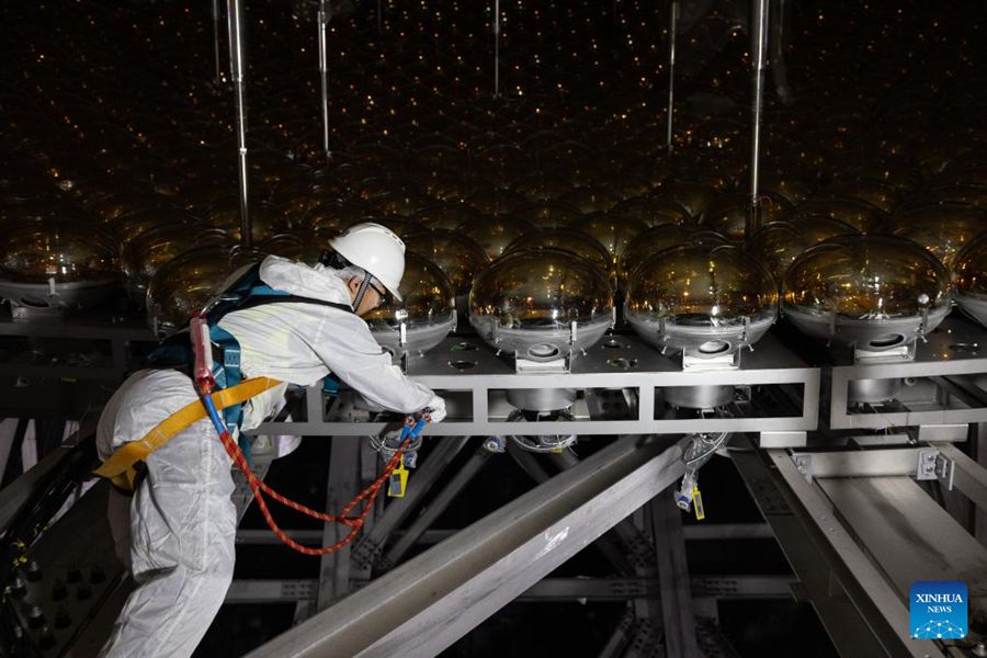 Cina: completata costruzione più grande sfera plexiglass al mondo