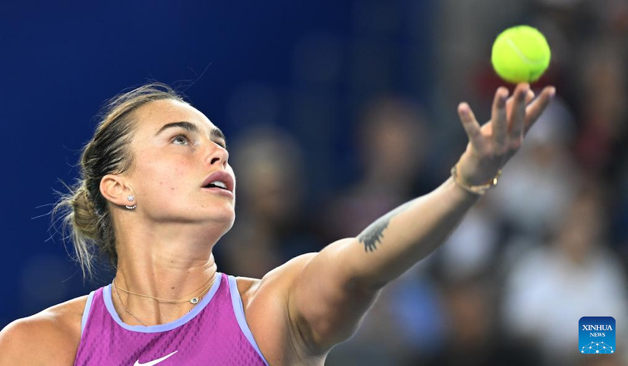 Sabalenka batte Zheng Qinwen e vince il Wuhan Open