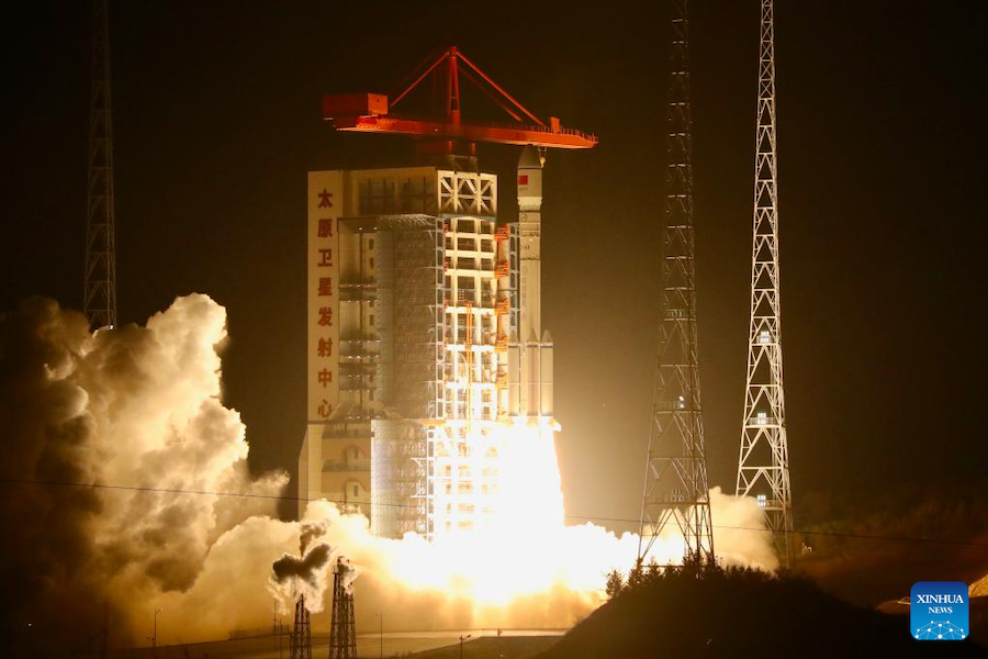 La Cina lancia con successo un nuovo gruppo satellitare